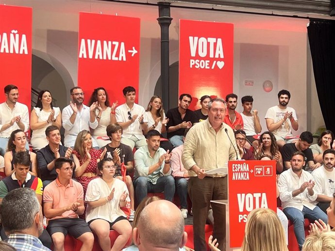 Juan Espadas en el mitin de cierre de campaña en Cádiz.