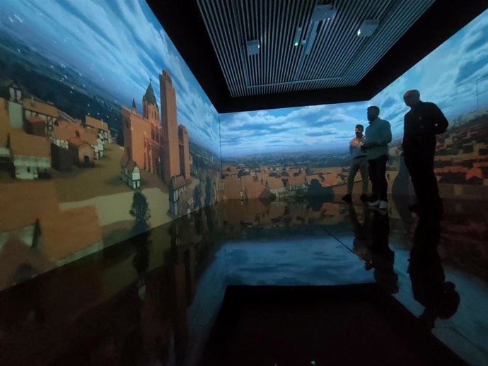 Sala inmersiva del Palacio Episcopal de Salamanca con proyecciones de la Catedral