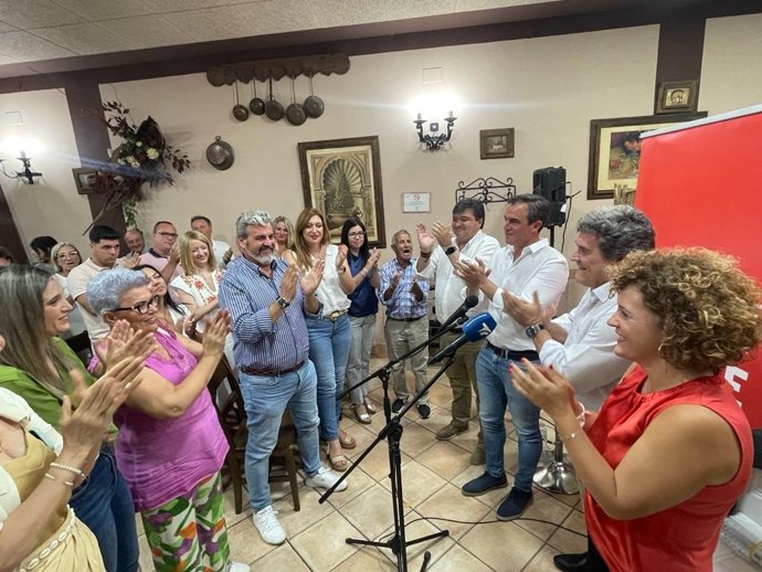 El ministro de Inclusión, Seguridad Social y Migraciones, José Escrivá, en un acto de campaña en Bollullos Par del Condado.