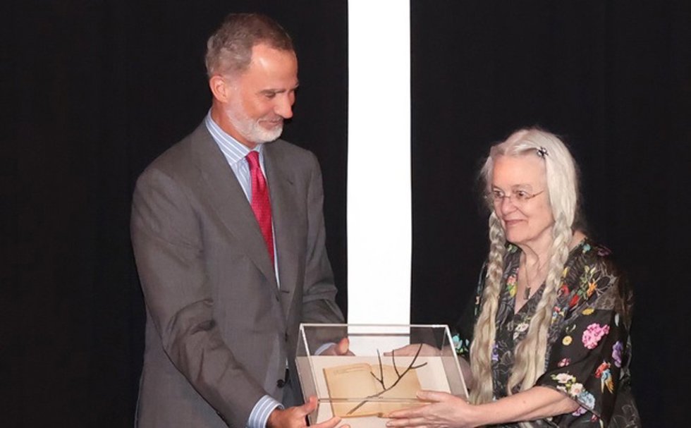 El Rey entrega a Sharon Old el primer premio Joan Margarit.