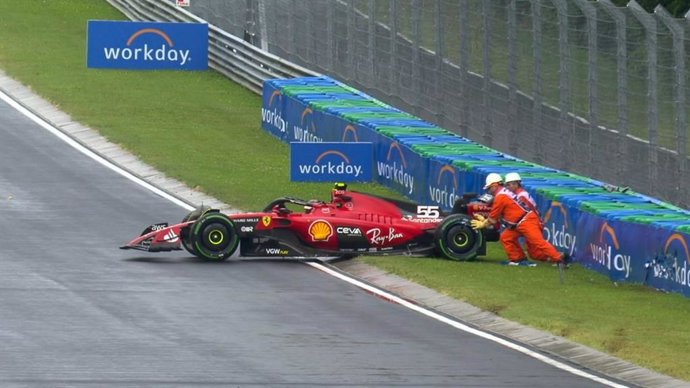 El piloto español Carlos Sainz (Ferrari) se salió de pista en los Libres 1 del GP de Hungría 2023 de Fórmula 1