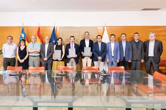 La UPV, el CSIC y Sener firman un acuerdo para desarrollar una planta piloto de generación de hidrógeno verde mediante microondas