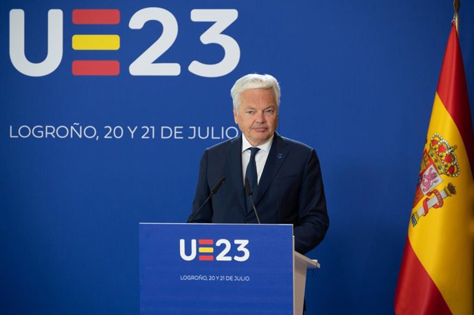 El comisario europeo de Justicia, Didier Reynder, durante una rueda de prensa junto a la ministra de Justicia, tras la reunión informal europea de los ministros de Justicia de la Unión Europea, a 21 de julio de 2023, en Logroño, La Rioja (España). Las s