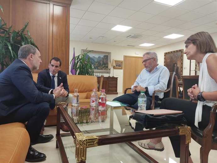 Reunión entre la Junta y la UJA