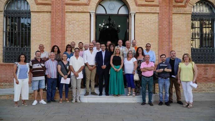 Un total de veinticuatro colectivos de San Juan firman con Magnon convenios por valor de 100.000 euros.