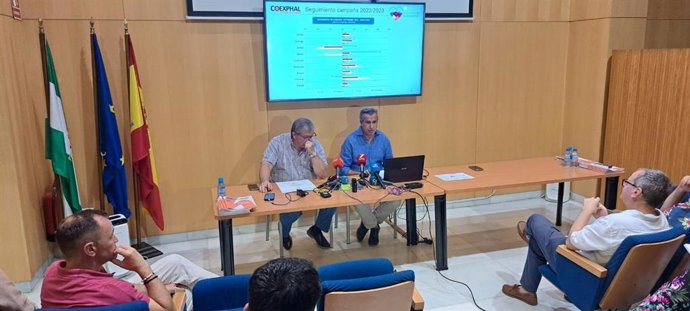 El presidente y el gerente de Coexphal presentan los datos de la campaña hortofrutícola de Almería.