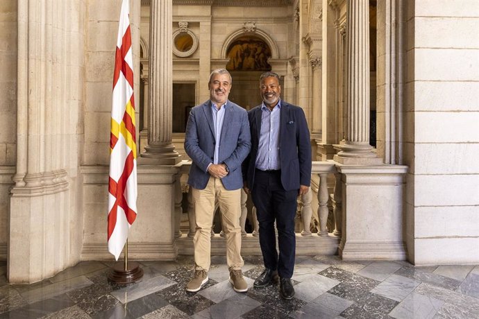 L'alcalde de Barcelona, Jaume Collboni, i el director general d'ISE, Mike Blackman