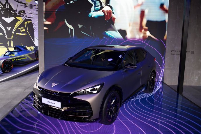 Archivo - Presentación del nuevo coche eléctrico 'Cupra Tavascan' en el salón Automobile, a 11 de mayo de 2023, en Barcelona, Cataluña (España). El Cupra Tavascan es un vehículo SUV 100% eléctrico y deportivo.