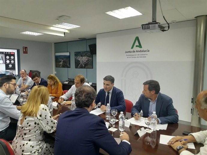 Constitución de grupos de trabajo para promover tres centros neurálgicos (hubs) de hidrógeno verde en el Campo de Gibraltar, Huelva y Almería