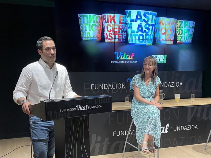 Ayuntamiento de Vitoria y Fundación Vital pondrán en circulación durante las fiestas más de 100.000 vasos reutilizables
