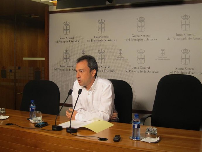 Archivo -   Ovidio Zapico en rueda de prensa. 