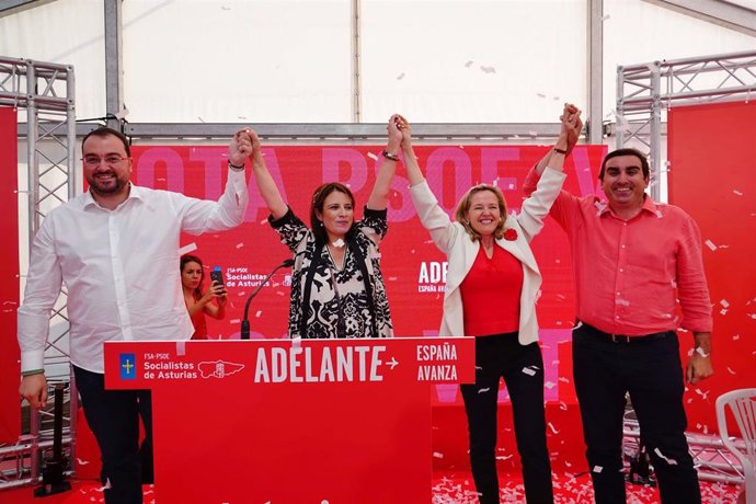 Acto de cierre de campaña celebrado esta tarde en Lugones en el que han intervenido Nadia Calviño, Adriana Lastra, Adrián Barbón y Roberto García Morís
