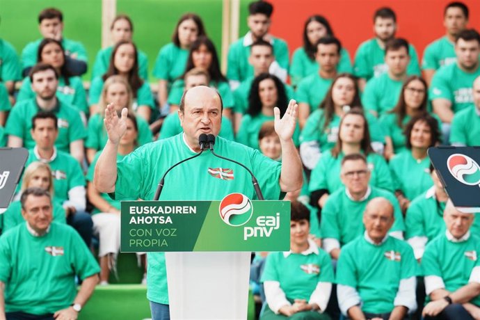 El presidente del PNV, Andoni Ortuzar, durante el cierre de campaña electoral en Bilbao