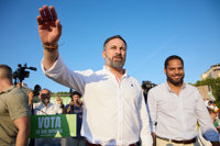 Abascal cierra campaña pidiendo apoyo a los votantes del PP y acusando a Feijóo de "blanquear" a Sánchez