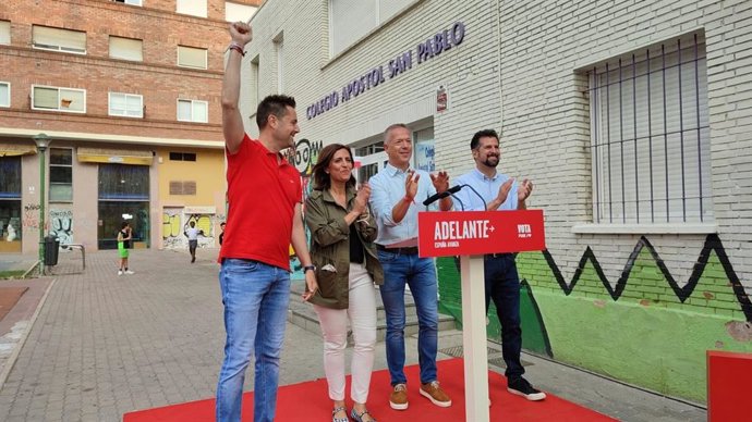 El Secretario General Del PSOECYL, Luis Tudanca, Junto A Los Candidatos Al Cogreso Y Senado, Esther Pena Y Ander Gil Y El Secretario General De La Agrupación Del PSOE De Burgos, Daniel De La Ros