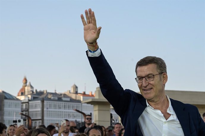 El líder del Partido Popular y candidato a la Presidencia del Gobierno, Alberto Núñez Feijóo, durante el acto de cierre de campaña del PP, a 21 de julio de 2023, en A Coruña, Galicia (España). Este es el último acto de la campaña electoral del PP de car