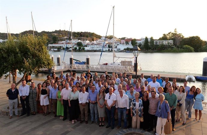 El PP cierra su campaña pidiendo un "último esfuerzo" en las urnas para "poner fin a cinco años en blanco"