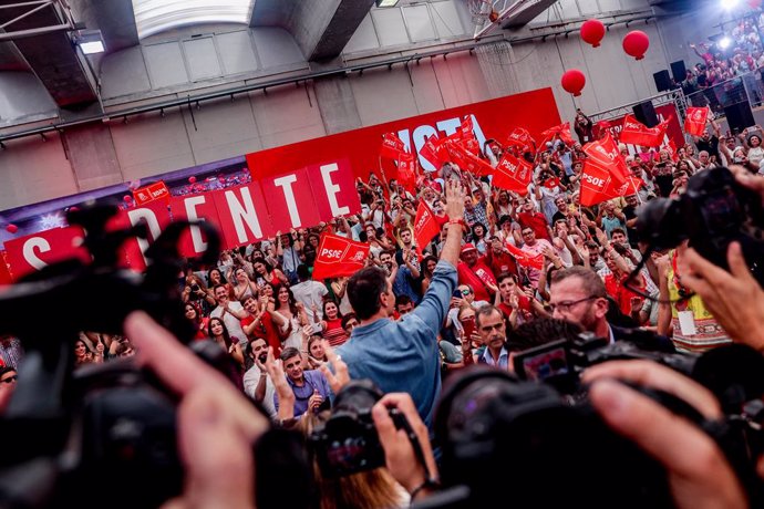 El president del Govern i candidat a la reelecció pel PSOE, Pedro Sánchez, durant l'acte de tancament de campanya del PSOE, en el poliesportiu L'Alhóndiga, 21 de juliol de 2023, a Getafe, Madrid (Espanya).