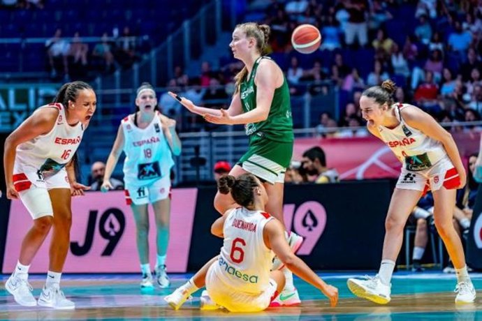 España deslumbra al WiZink Center y se mete en semifinales del Mundial Sub-19