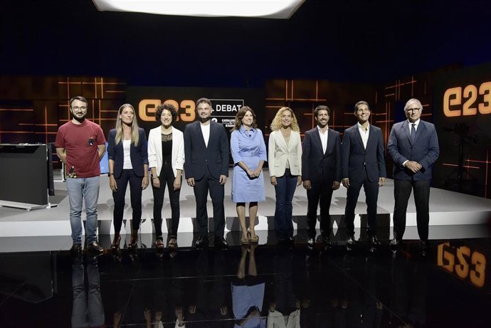 Los cabezas de lista por Barcelona al Congreso: Albert Botran (CUP), Míriam Nogueras (Junts), Aina Vidal (Sumar-comuns), Gabriel Rufián (ERC), Meritxell Batet (PSC), Roger Montañola (Espai CiU-PDeCAT), Nacho Martín Blanco (PP), y Juan José Aizcorbe (Vox