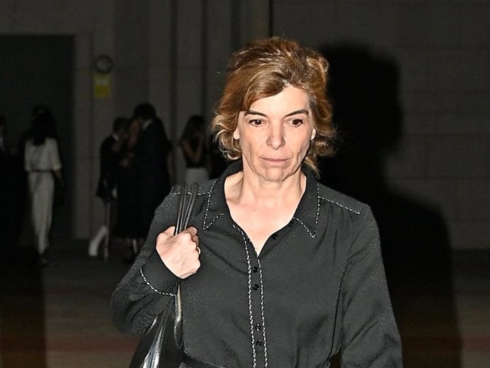 XANDRA FALCÓ ABANDONA EL TANATORIO DESPUÉS DE DAR EL ÚLTIMO ADIÓS A MARTA CHÁVARRI