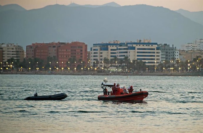 Migrantes en el mar del Alborán, imagen de archivo.