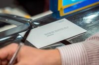 Casi 600.000 madrileños emitieron su voto por correo, el 24% del total nacional que marca récord con 2,47 millones