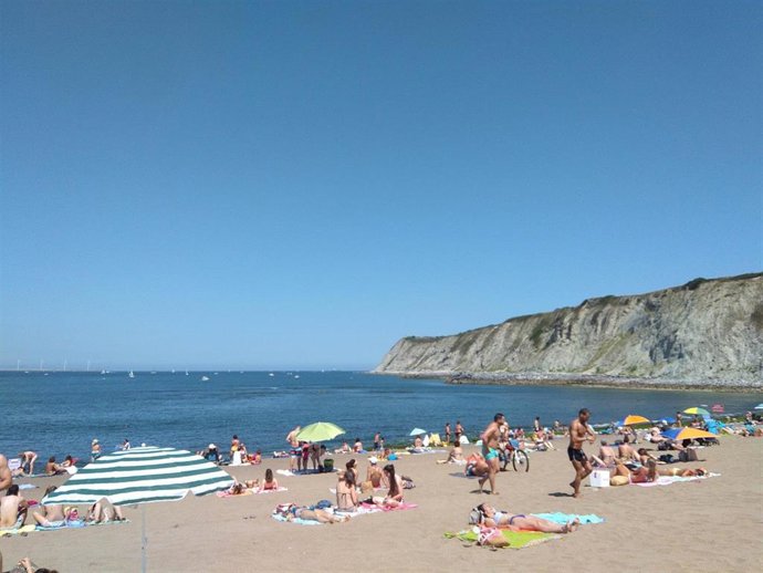 Archivo - Playa vizcaína.