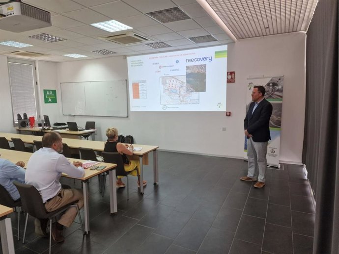 El director del proyecto de Minera Los Frailes, Antonio Barranco,  durante su ponencia en el curso de la UNIA en La Rábida (Huelva).