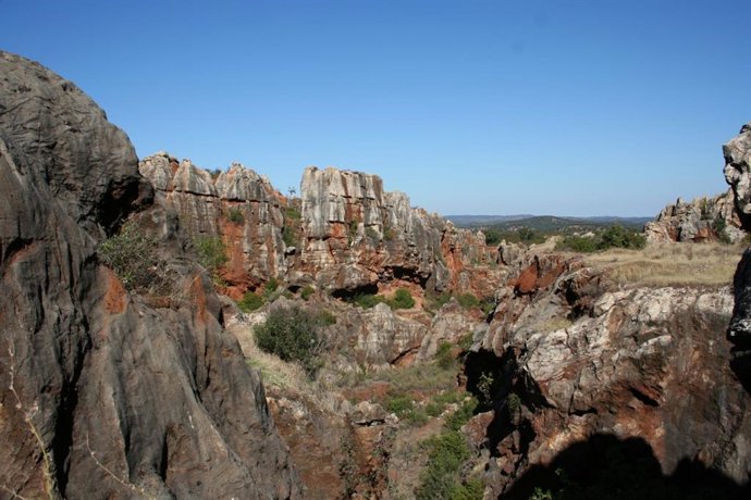 La Junta invita a conocer el patrimonio natural y ofrece tres rutas geológicas en las provincias de Sevilla y Huelva.