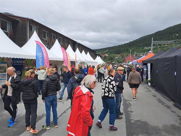 Turismo de La Gomera participa mediante una visita profesional en el evento deportivo de carreras de orientación 'O Ringen'.