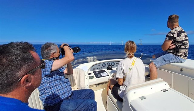 Pescadores de Tenerife visitan instalaciones de eólica marina en Portugal para conocer la afección a la pesca