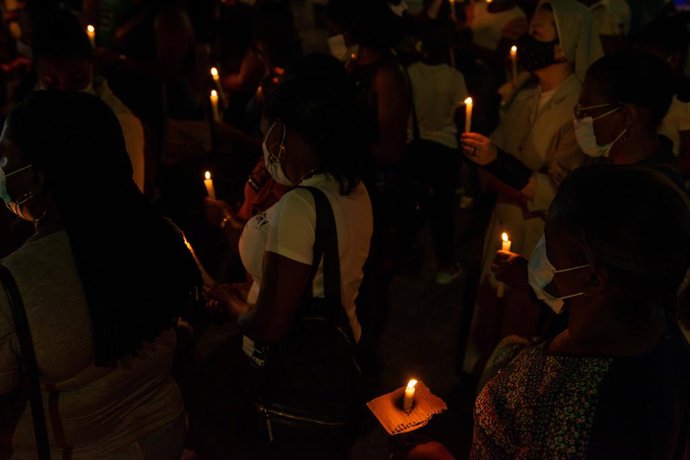 Archivo - December 7, 2021, Buenaventura, Valle del Cauca, Colombia: Social, community and Family of dissapeared social leaders on November 28 on Yurumangui River in Buenaventura, Valle del Cauca light candles to remember them in a spiritual and religio