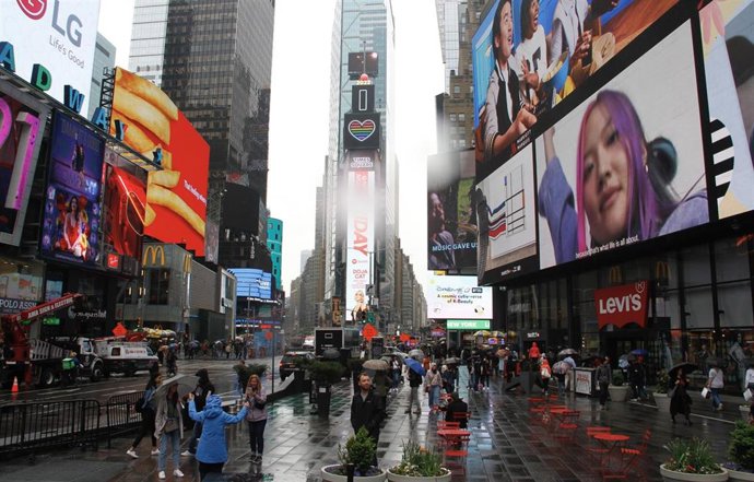 Archivo - Lluvia en Times Square, Nueva York