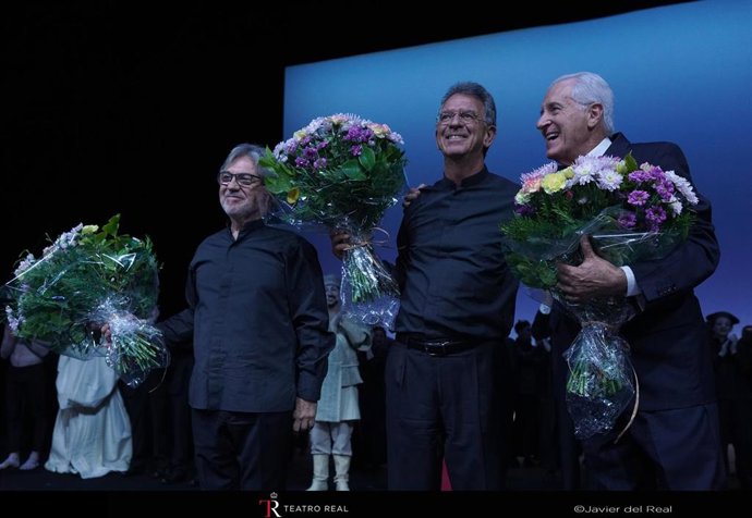 Fernando Poblete (contrabajista), Victor Ardelean (ayudante de Concertino) y Andrés Máspero (director del coro) en el cierre de temporada del Teatro Real.