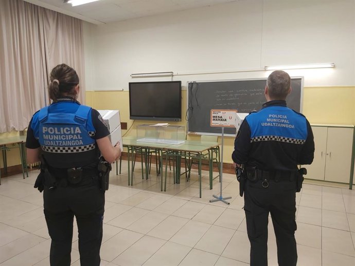 Imagen de la constitución de una mesa electoral.