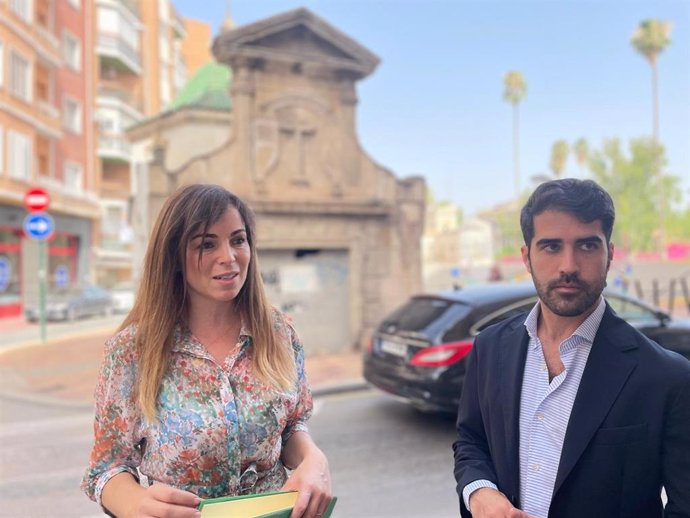 La vicealcaldesa Rebeca Pérez frente a la Ermita del Salitre de Murcia