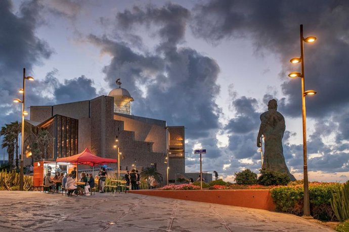 Las Palmas De Gran Canaria, La Oficina De Verano A Pie De Playa