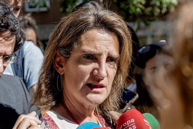 La vicepresidenta tercera del Gobierno y ministra para la Transición Ecológica y el Reto Demográfico, Teresa Ribera, atiende a los medios de comunicación, a 4 de julio de 2023, en Madrid (España). 