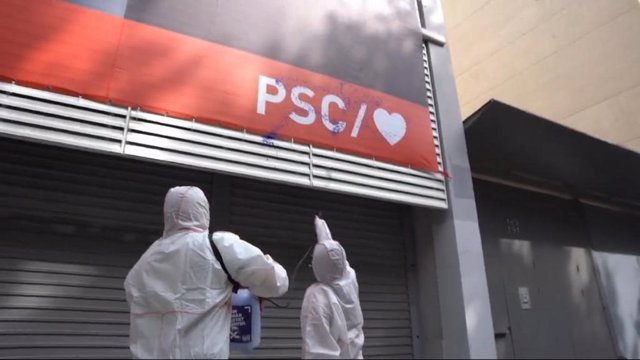 La plataforma Batec reivindica pintades a les seus de Vox, PP i PSC a Barcelona
