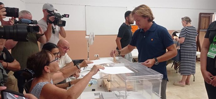 Jorge Campos vota en Palma.