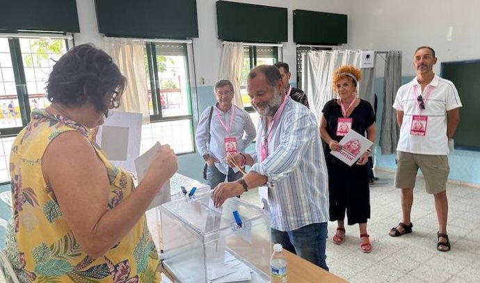 El Candidato Al Congreso De Los Diputados Por Sumar En La Provincia De Huelva, Rafael Sánchez Rufo, Ejerce Su Derecho Al Voto