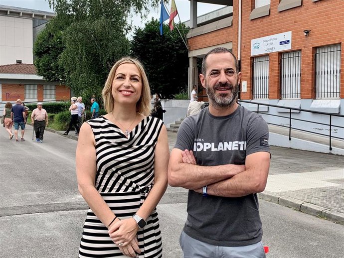 El alcalde de Siero, Ángel García junto a la edil de Urbanismo, Empresa y Fondos Europeos, Susana Madera.