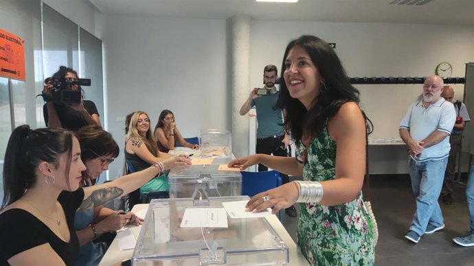 Idoia Villanueva, votando en Torres de Elorz.