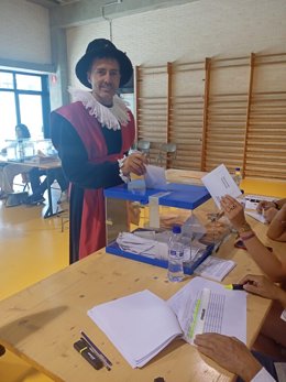L'alcalde de Tortosa (Tarragona), Jordi Jordan, vota en les eleccions generals