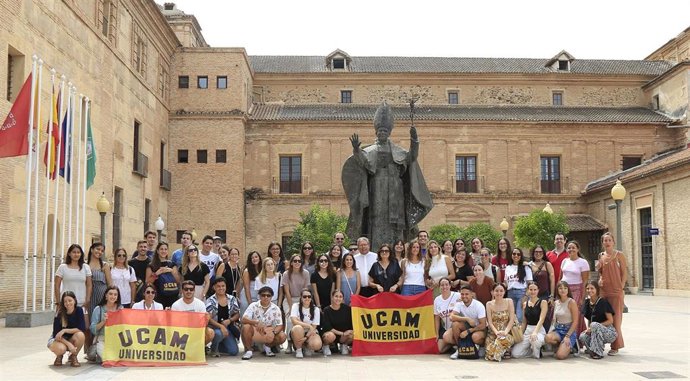 Voluntarios de la UCAM que participarán en la Jornada Mundial de la Juventud de Lisboa