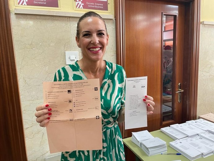 Patricia Rueda, candidata de Vox al Congreso por Málaga, ejerce su derecho al voto en las elecciones generales del 23 de julio