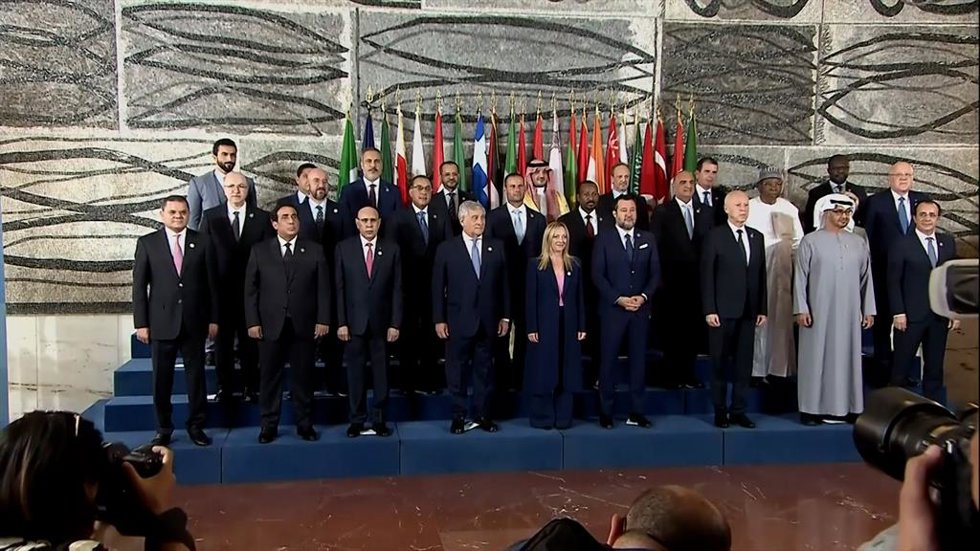 Meloni inaugura la cumbre sobre Migración con jefes de Estado de Oriente Medio