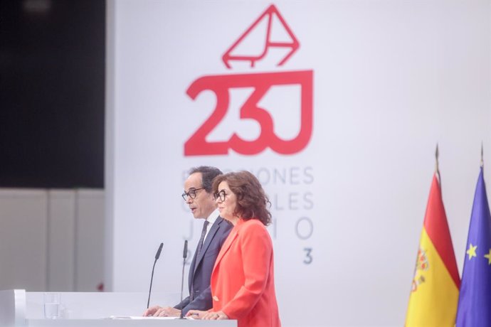 El secretari d'Estat de Comunicació, Francesc Valls, i la sotssecretria del Ministeri de l'Interior, Isabel Goicoechea, al Centre Nacional de Difusió de Dades a IFEMA, a 23 de juliol del 2023, a Madrid