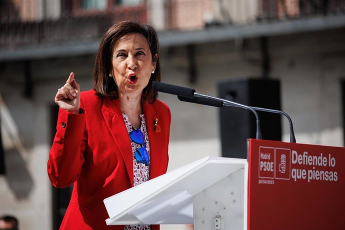 Archivo - La ministra de Defensa, Margarita Robles, interviene durante un mitin del PSOE para presentar a sus candidatos a las elecciones del 28M, a 30 de abril de 2023, en Madrid (España).